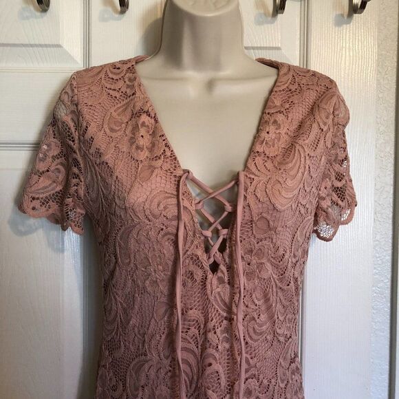 Forever 21 Knit Dress w/Lace Overlay and Lace Up Front Size Small NWT! - Picture 2 of 7